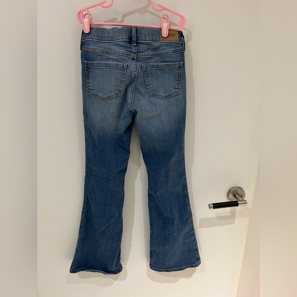 Abercrombie flared ripped jeans High-rise flare and regular length size 9/10. - Picture 3 of 5